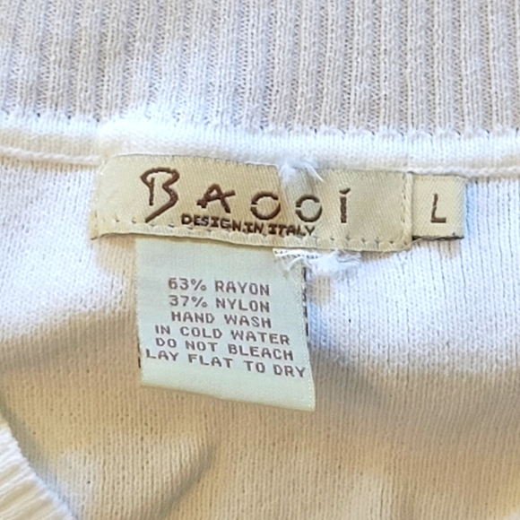 Baccarat cream top with snatched waist. V neck. Gathered arms. Large. - Picture 6 of 6